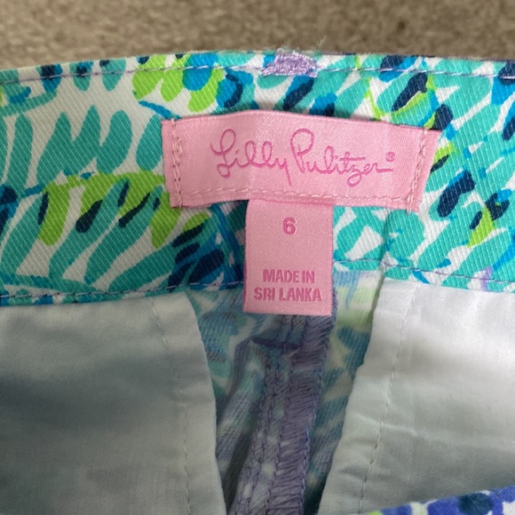 Lilly Pulitzer Shana stretch crop pant in blue currant fantasea print. Size 6 - Picture 4 of 6